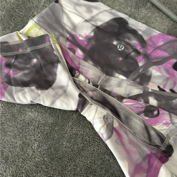 Lulu 🩷 Shorts SIZE 6 - Picture 2 of 3